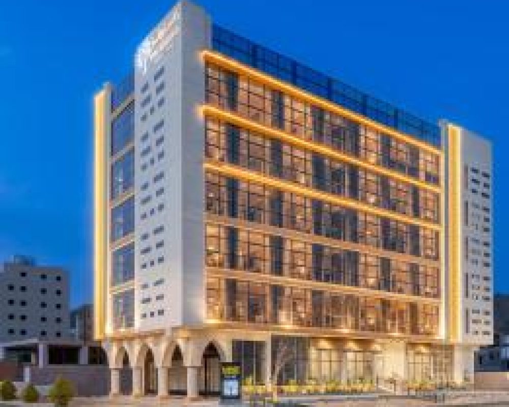 The Seasons Hotel 1
